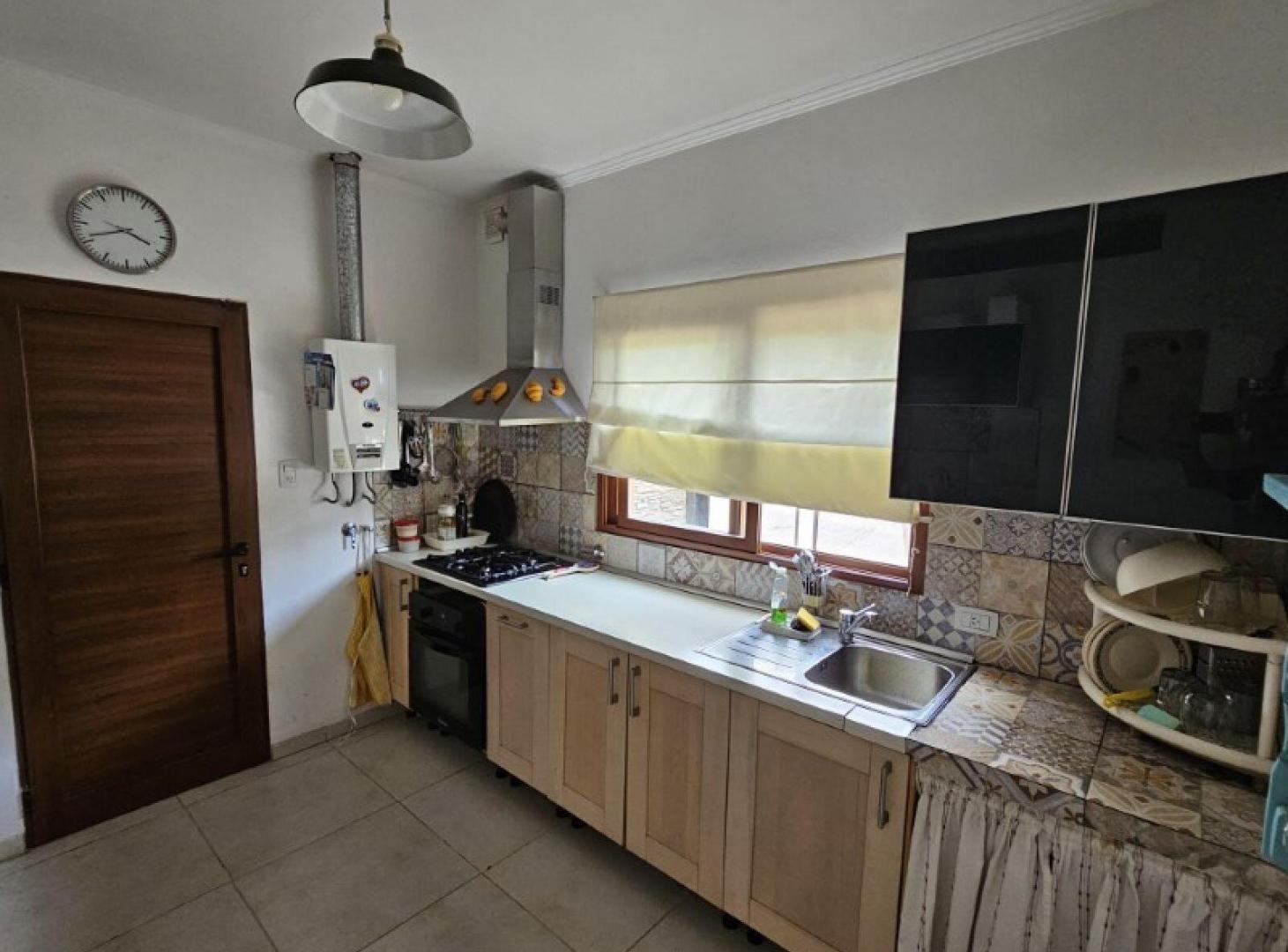 Foto de Casa de 3 dormitorios, 2 baños! Cochera, patio con pileta y todos los, imagen 2