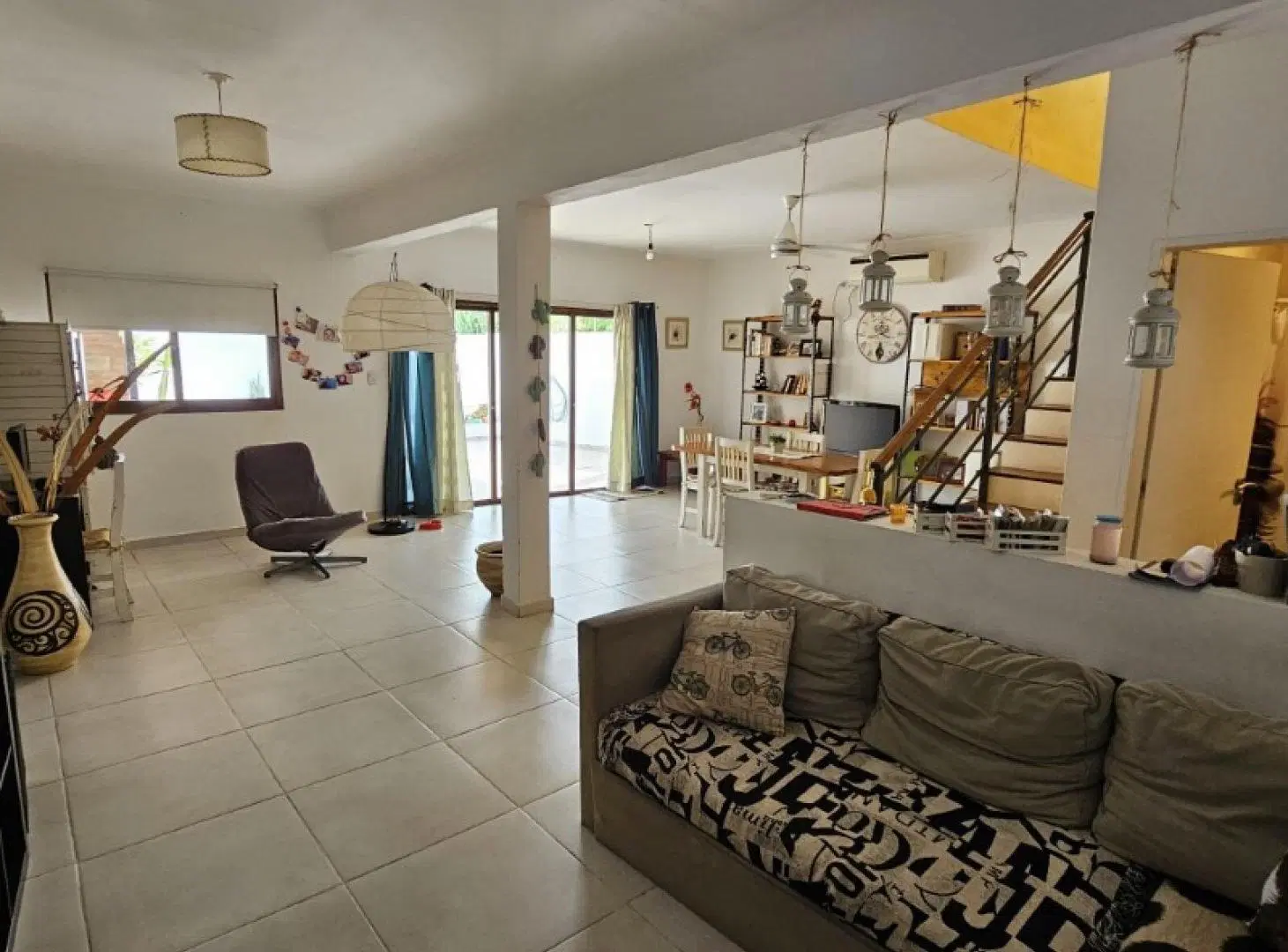 Casa de 3 dormitorios, 2 baños! Cochera, patio con pileta y todos los servicios! Cuneo entre/Junín y 3