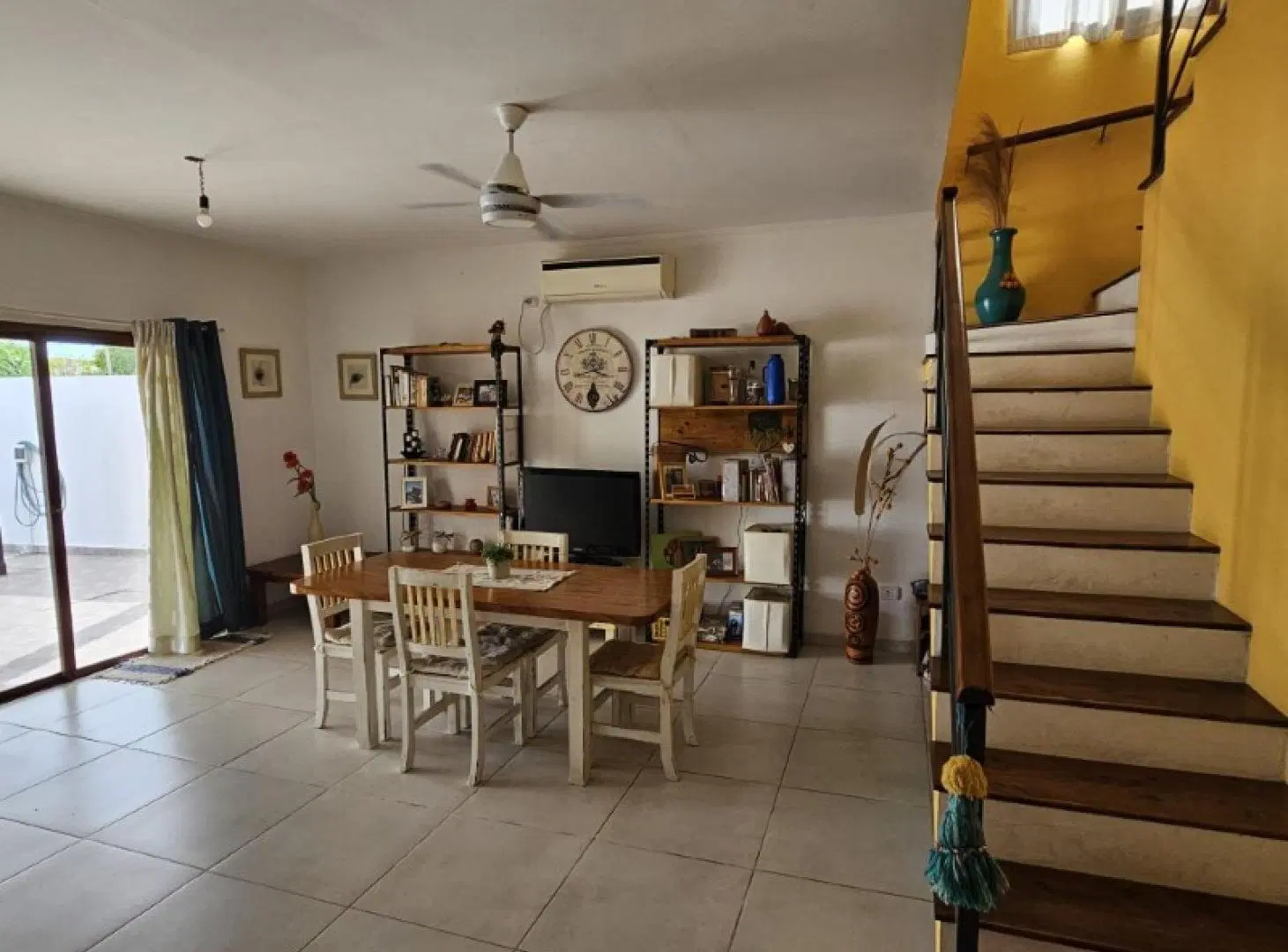 Casa de 3 dormitorios, 2 baños! Cochera, patio con pileta y todos los servicios! Cuneo entre/Junín y 5