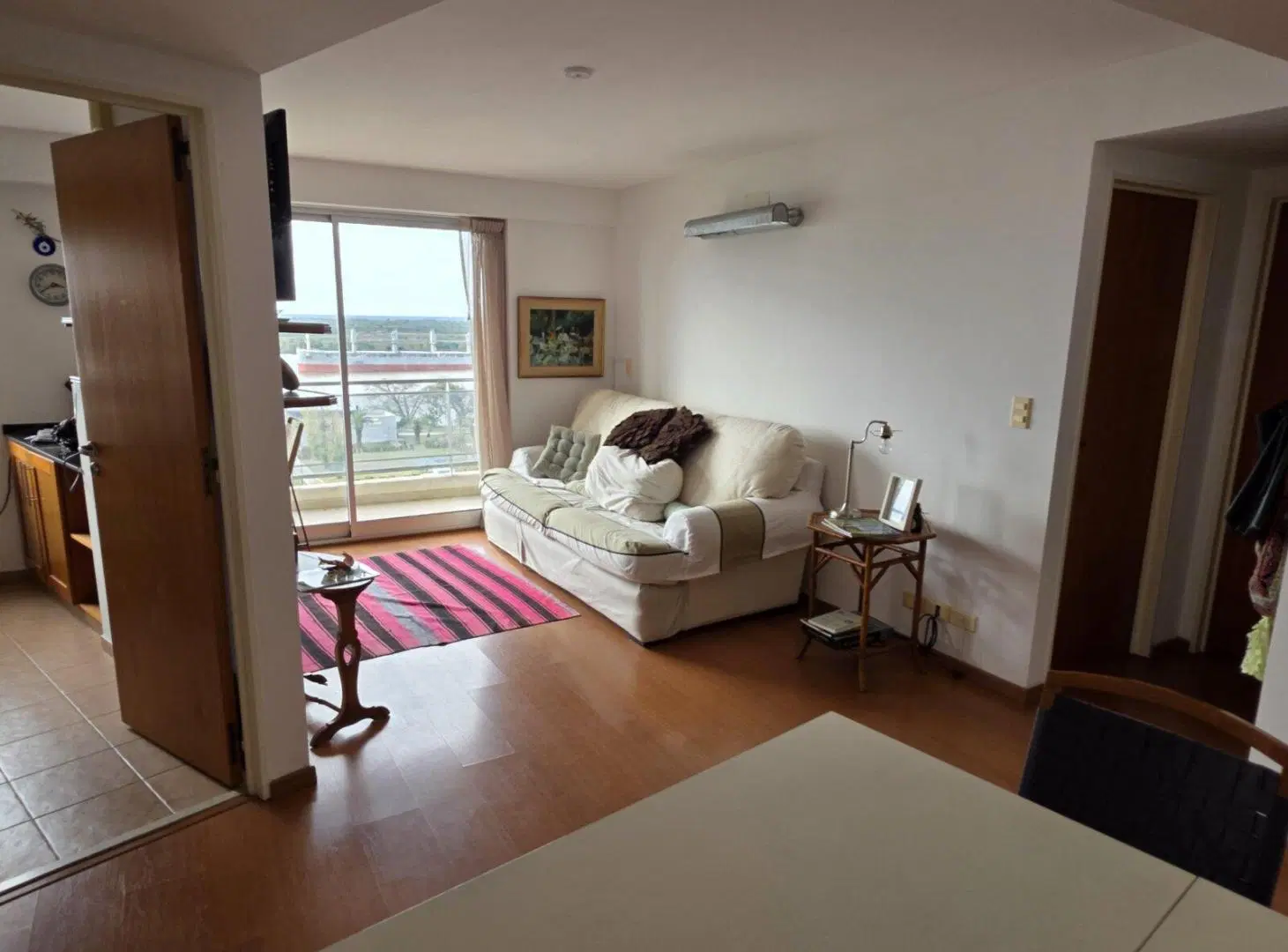 Depto de dos dormitorios, dos baños y cochera. Piso exclusivo con vista al rio. Wheelwright y España 2