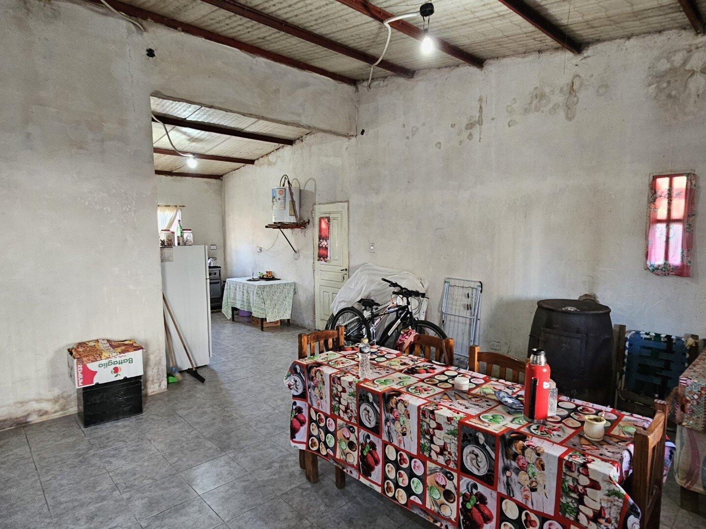 Foto de VENTA | Casa de 3 dormitorios sobre amplio terreno! Coronel Pringles, entre Liniers y Boulevard Brow, imagen 4