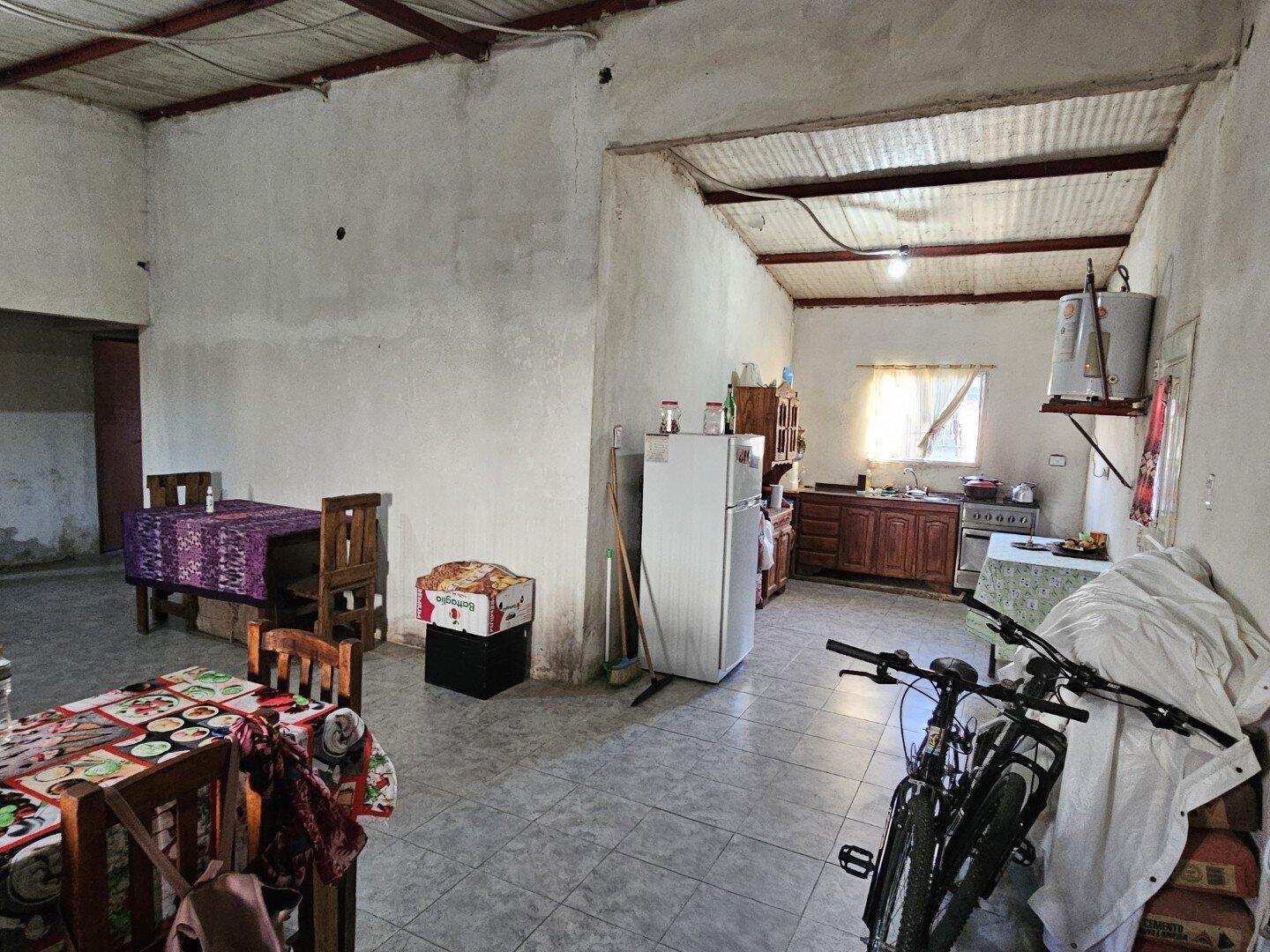 Foto de VENTA | Casa de 3 dormitorios sobre amplio terreno! Coronel Pringles, entre Liniers y Boulevard Brow, imagen 3