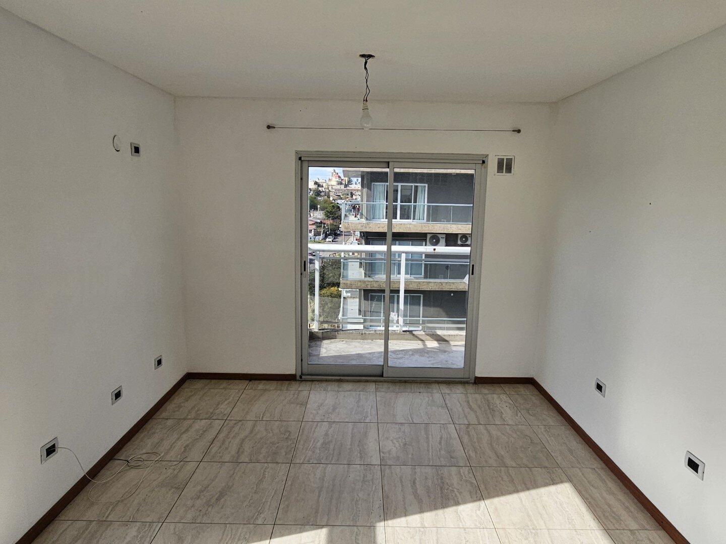 Foto de VENTA | Departamento de 1 dormitorio con cochera y vista al río! 6 A, imagen 3