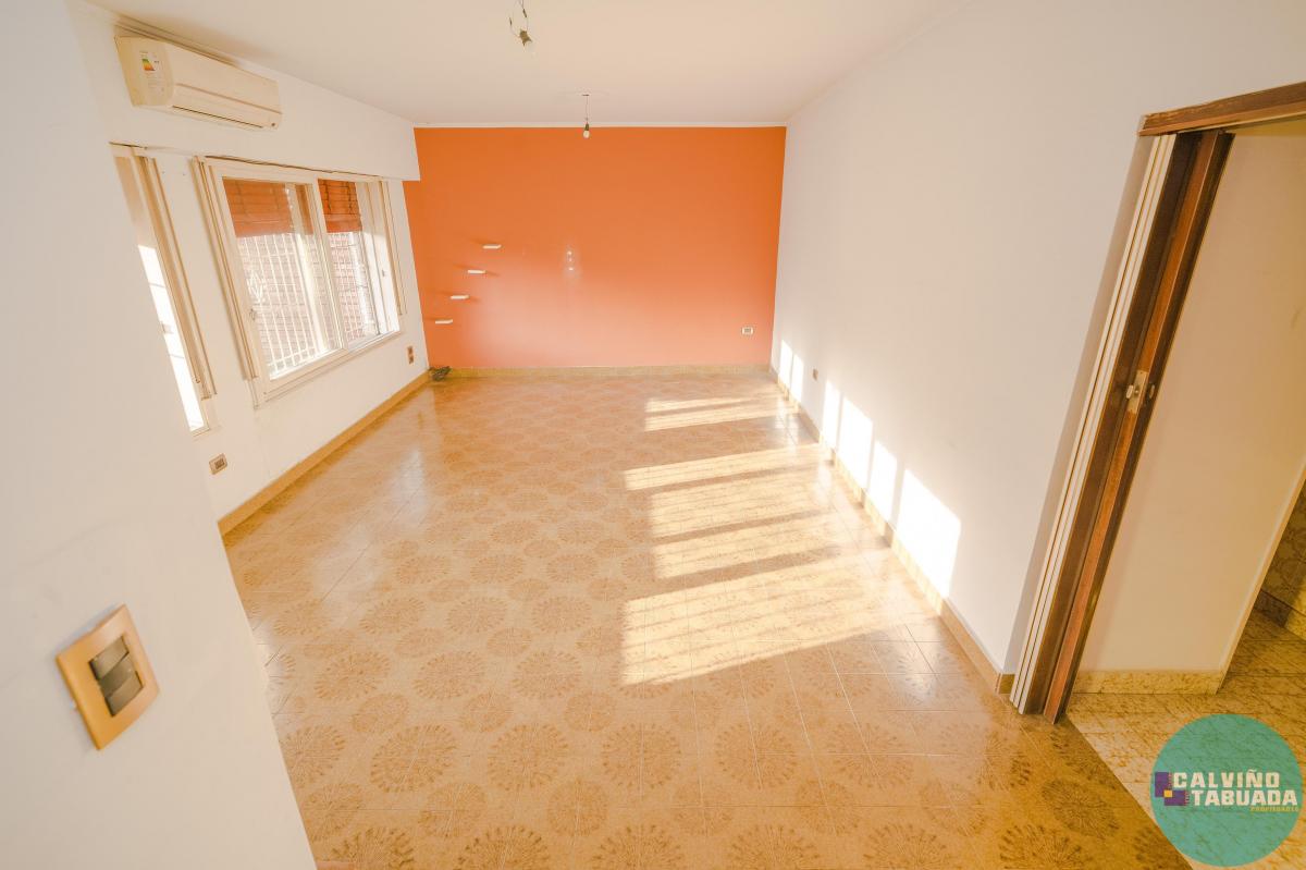 Casa 4 Ambientes con Cochera, Patio y Terraza 3