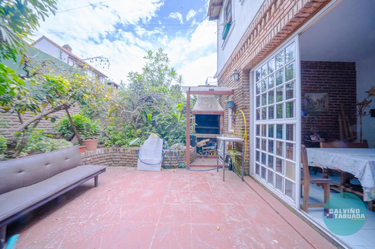 Casa en Barrio Rawson Estilo Ingles Frente a Agronomia 5