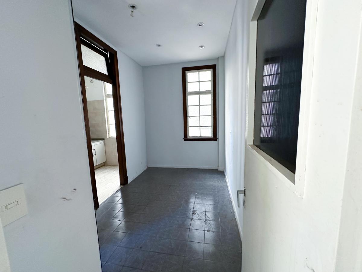Oportunidad de Inversión en Departamento Historico Frente a La Plaza Roma 4