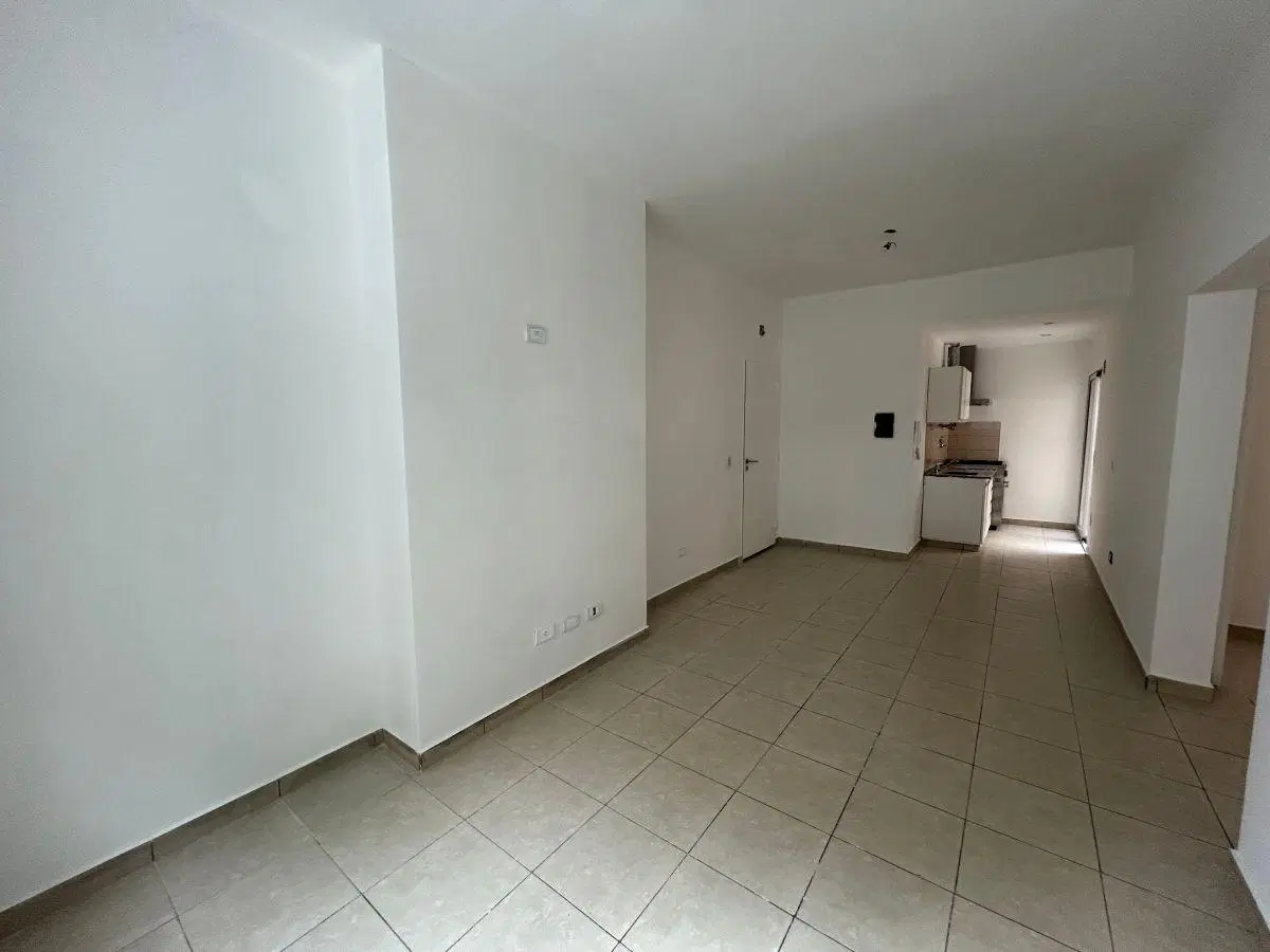 3 AMBIENTES PLANTA BAJA A LA CALLE 3
