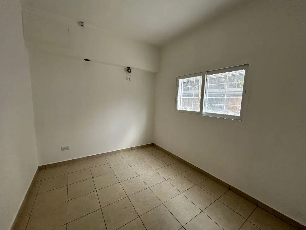 3 AMBIENTES PLANTA BAJA A LA CALLE 5