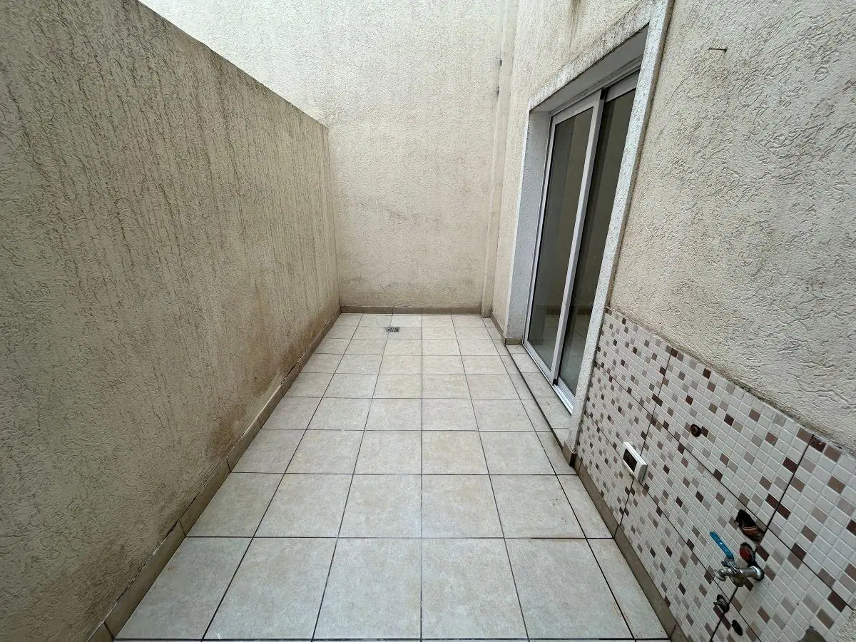 3 AMBIENTES PLANTA BAJA A LA CALLE 4