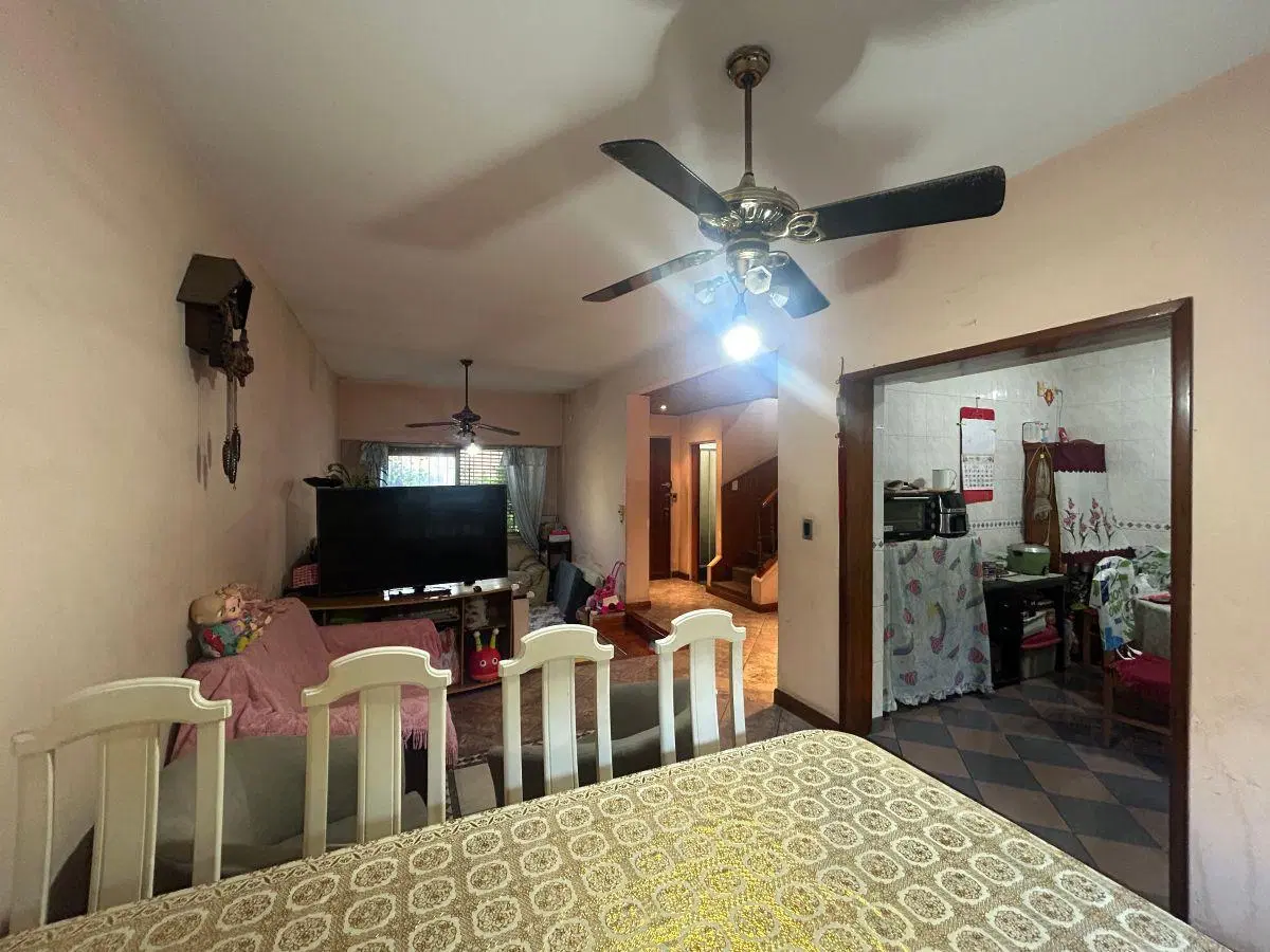 CASA S/LOTE 9.50 X 30 5 AMBIENTES CON GARAGE, FONDO Y PILETA 5