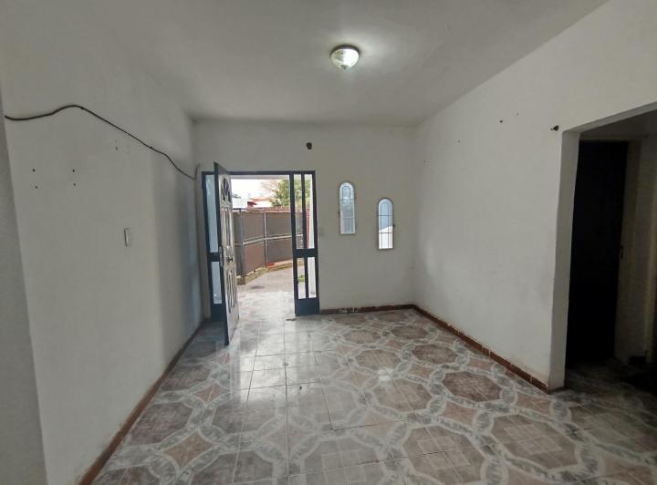 Alquiler casa PH Cuatro ambientes cochera José c paz  3