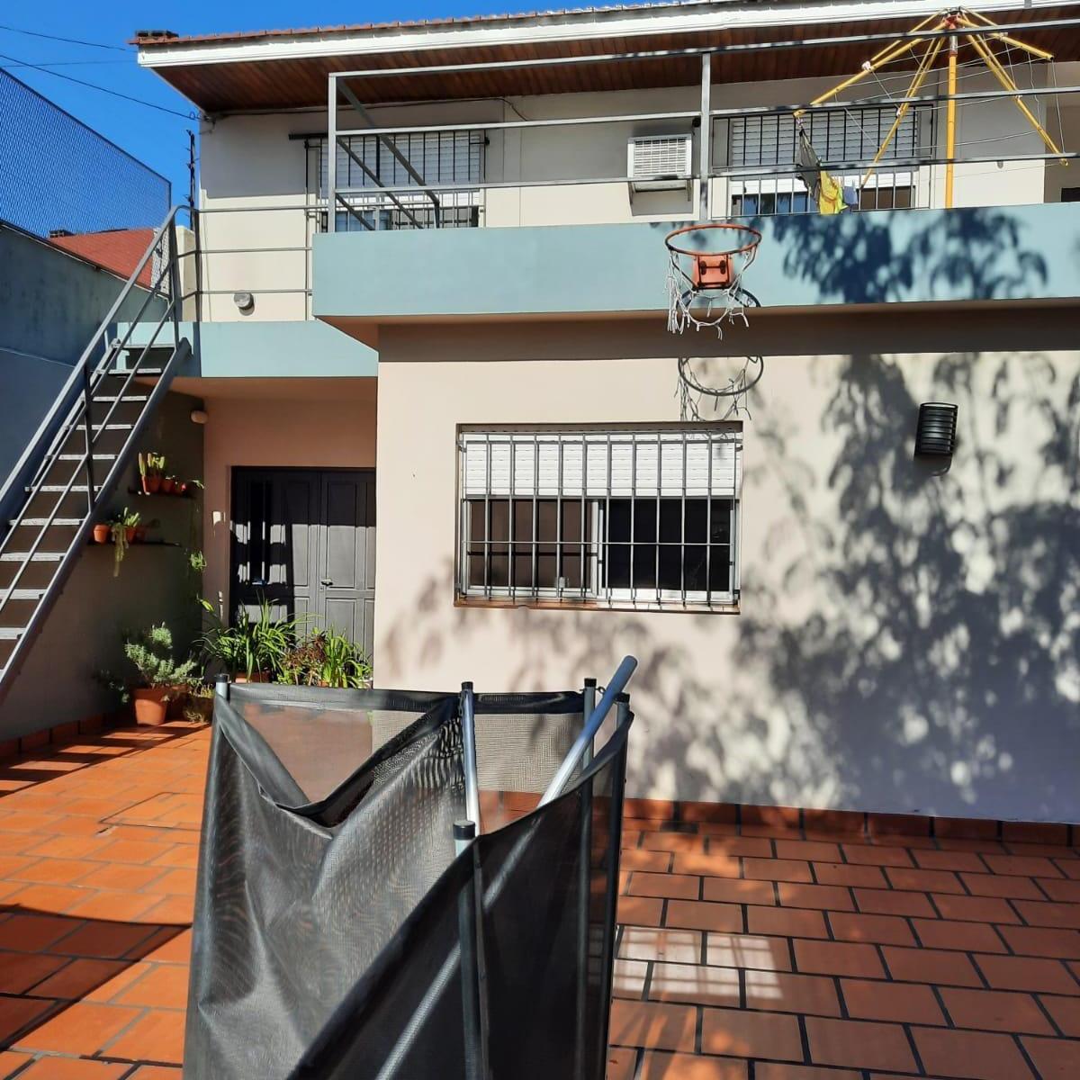 Chalet con Piscina - Quincho y Fondo Libre 3