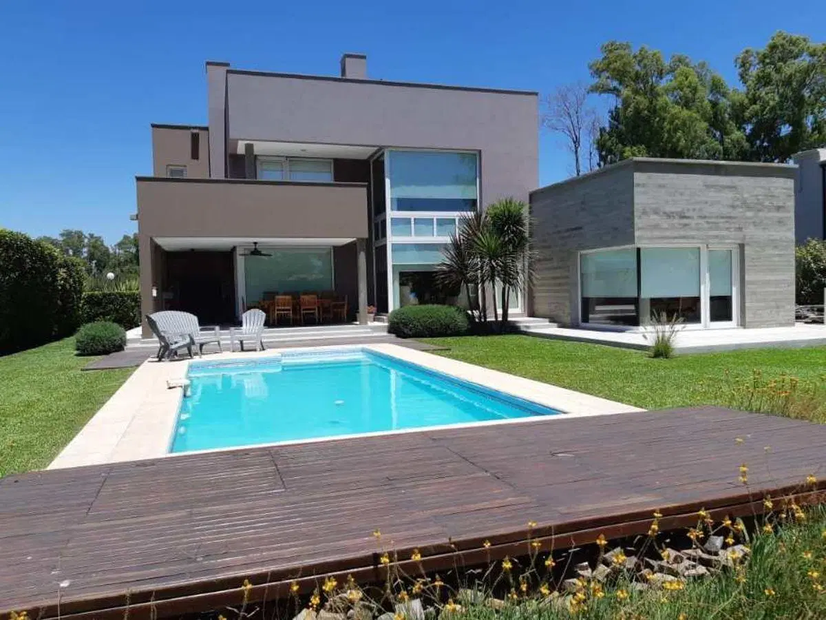 Casa de 300 m2 con 4 dormitorios en venta en La Cándida 2