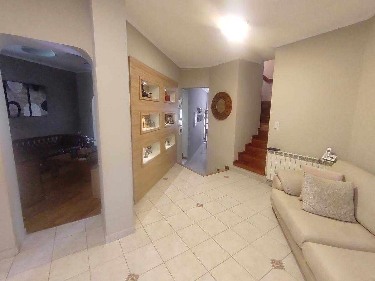 Hermosa Casa en Venta en Zona Sur - Rosario 3