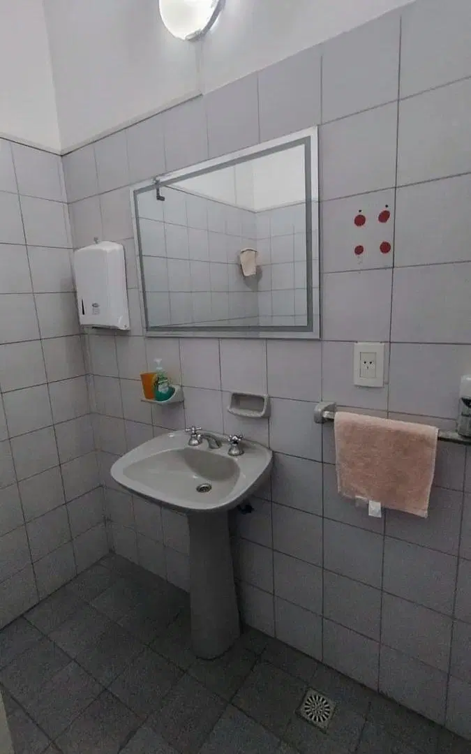Amplio galpón en alquiler en zona sur 2
