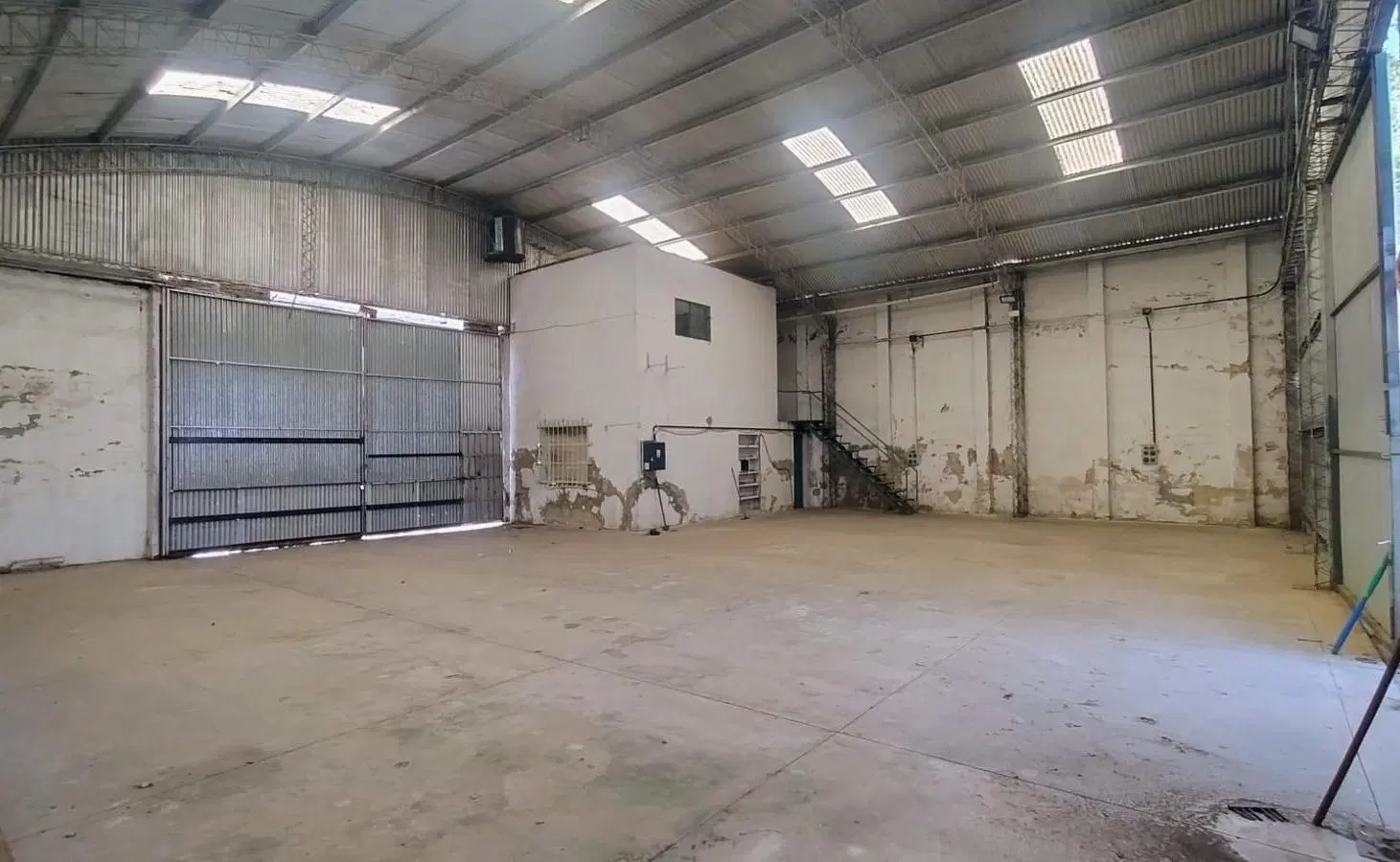 Galpón Parabolico en venta zona Oeste 5