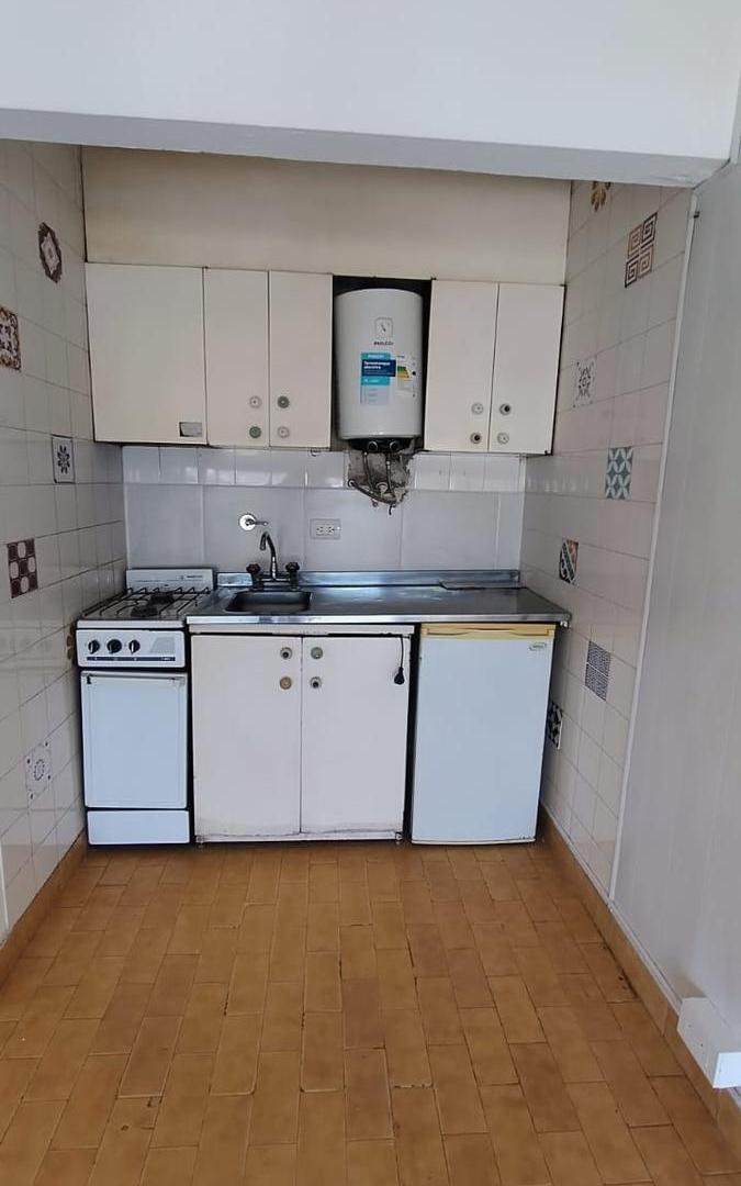 Foto de RETASADO!!! Viamonte 820 1 dorm, imagen 1