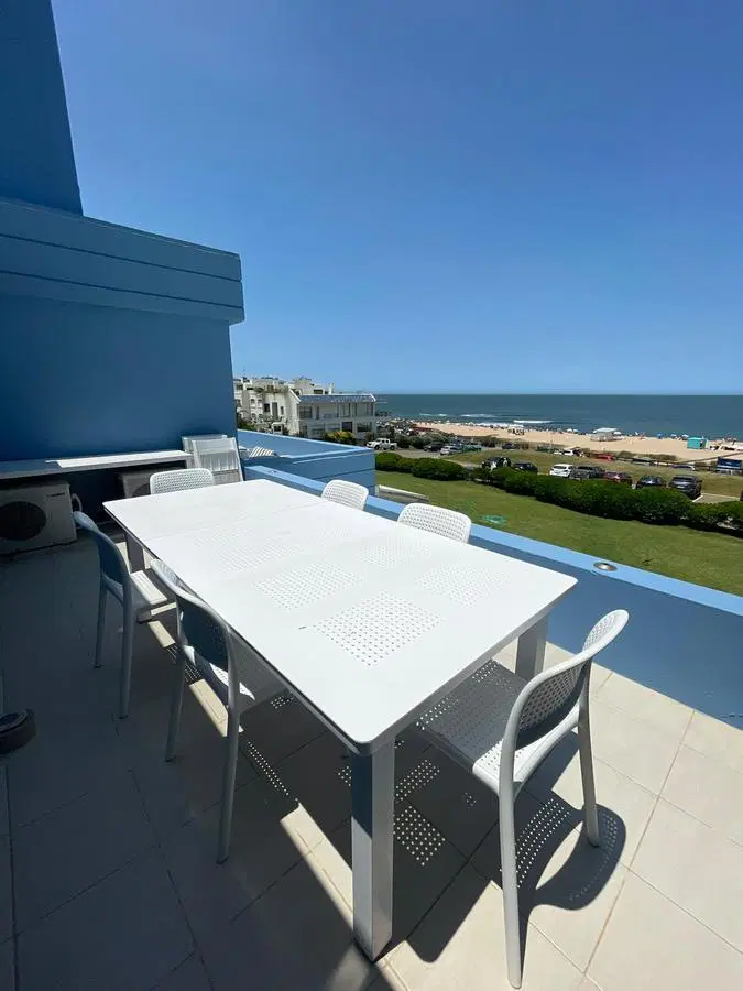 Apartamento en alquiler de 2 dormitorios en frente al mar 1