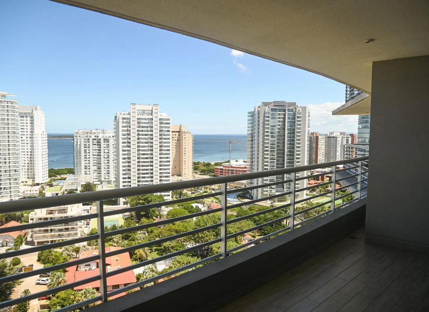 Apartamento en Alexander Boulevard | 2 Dormitorios a 200 m de Playa Mansa 4