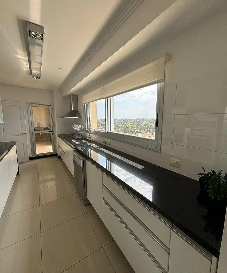 Departamento de 3 dormitorios en Playa Brava 8