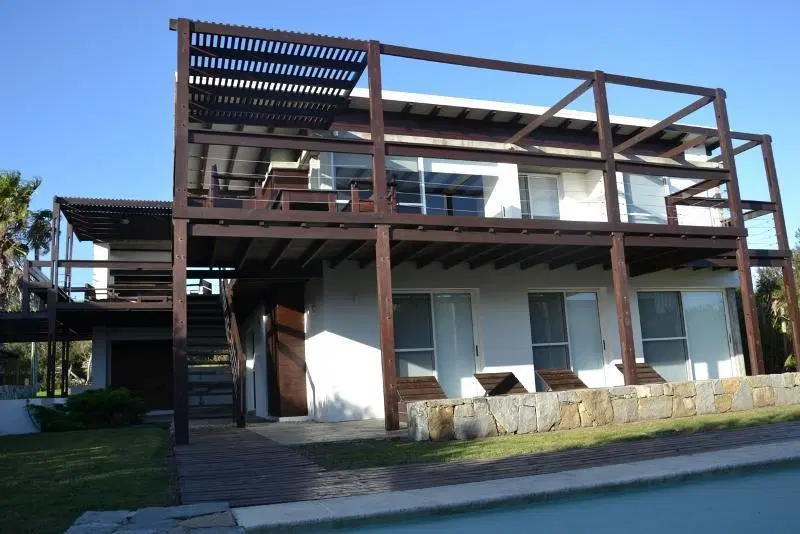 Casa de 6 dormitorios en El Chorro en venta y alquiler 2