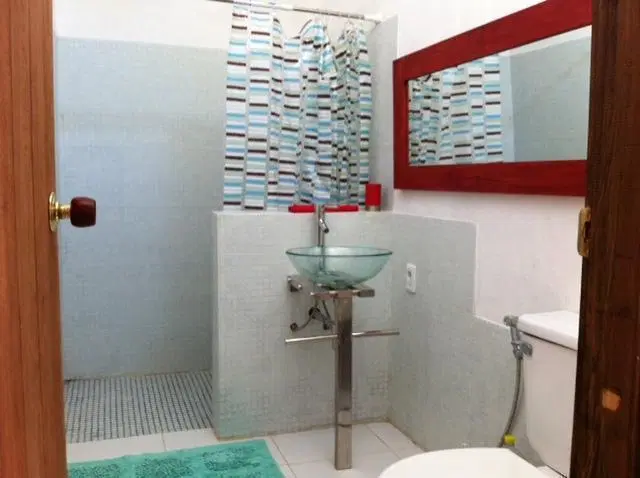 Casa Manantiales 3 Dorm 2 Suites a 250m Playa con Jardín , Piscina y Cochera 4