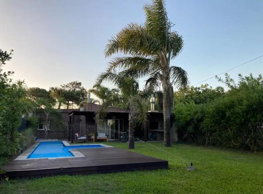 Casa Manantiales 3 Dorm 2 Suites a 250m Playa con Jardín , Piscina y Cochera 2