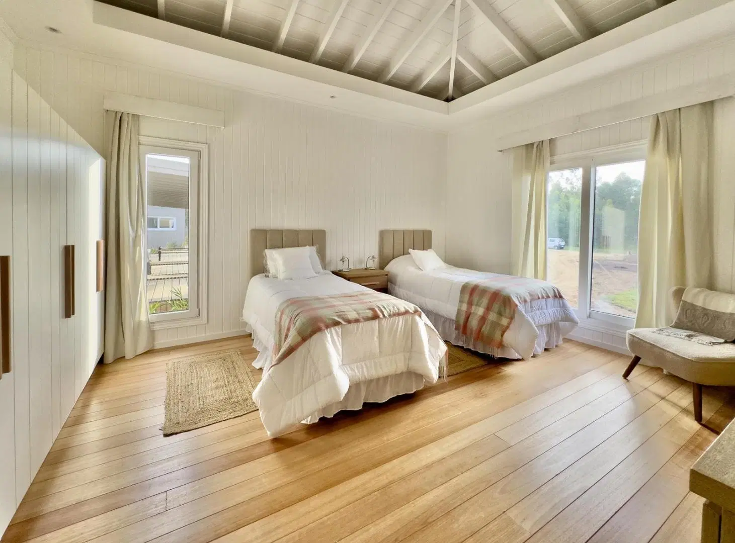 Casa en Puerto Quetzal | 4 Suites, Piscina y Parrillero 3