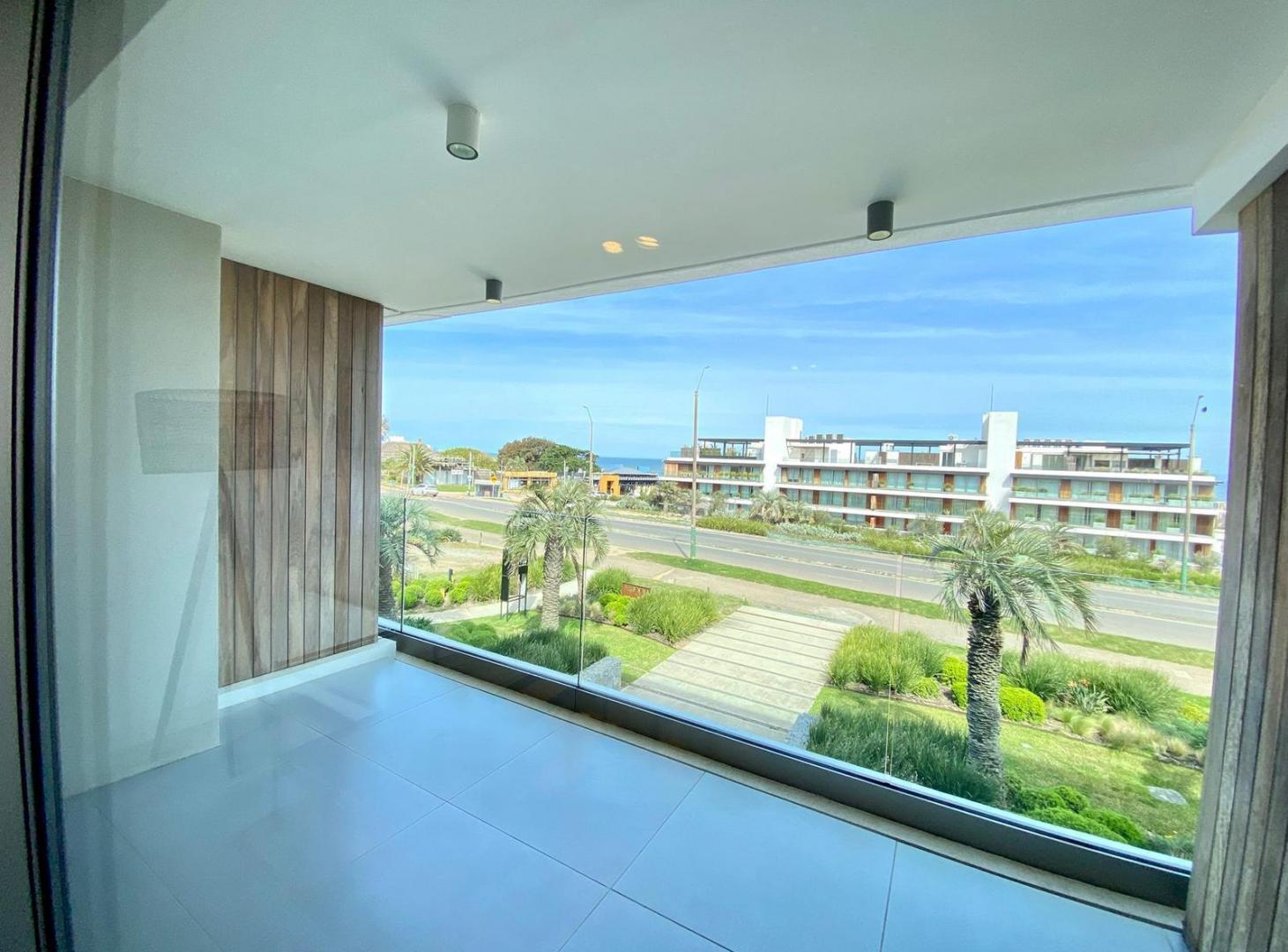 Foto de Departamento en Venta en Manantiales – 2 Suites, Vista a Laguna Blanca, imagen 3