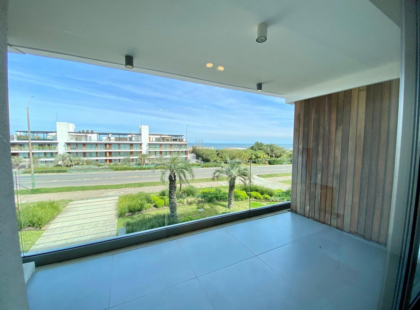 Foto de Departamento en Venta en Manantiales – 2 Suites, Vista a Laguna Blanca, imagen 2