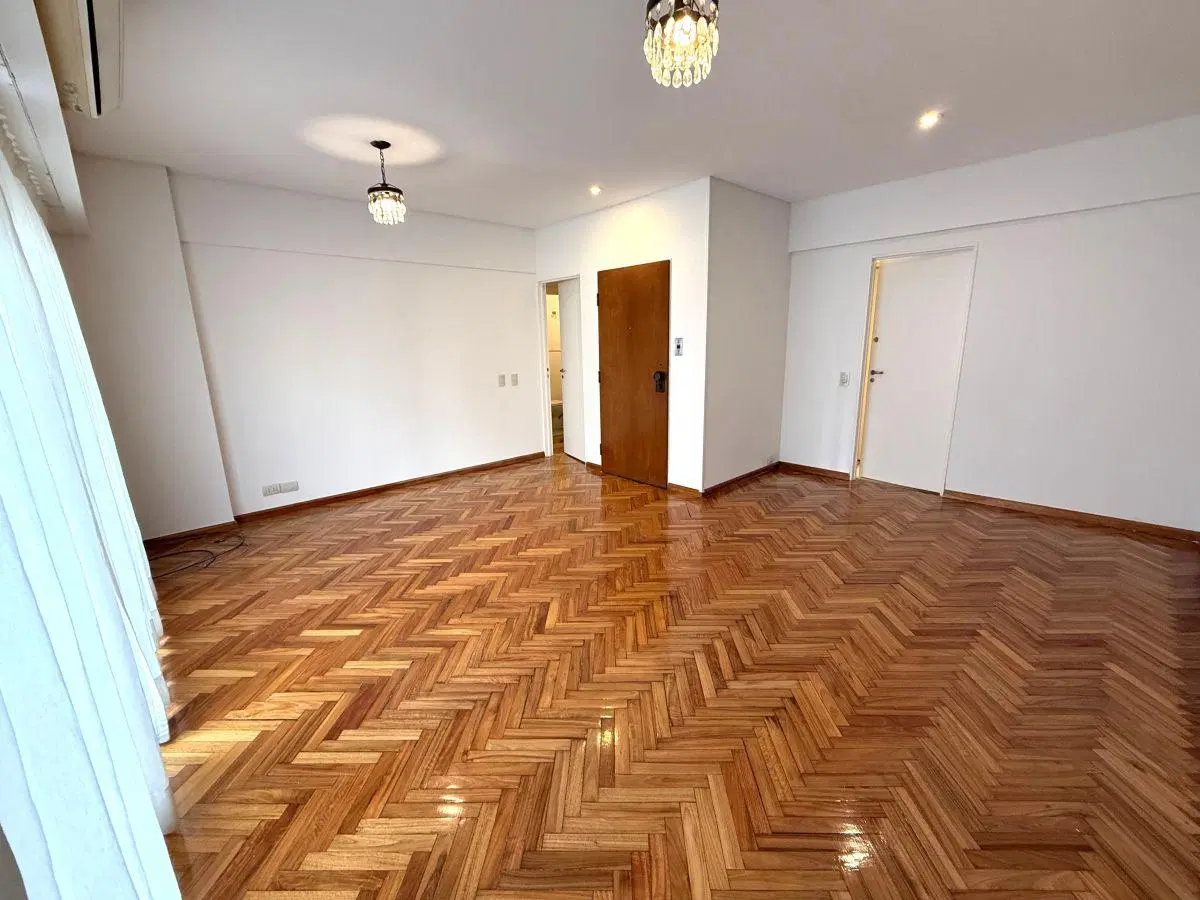 Semi piso super luminoso en edificio con seguridad 24hs. No te lo podes perder!! 2