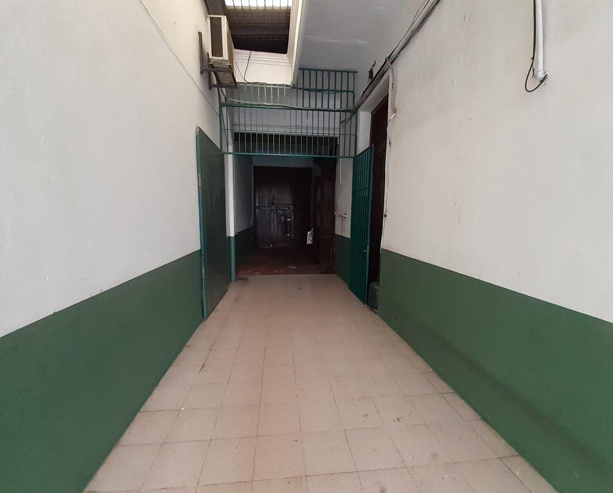 Casa con Deposito Parque Chacabuco 5