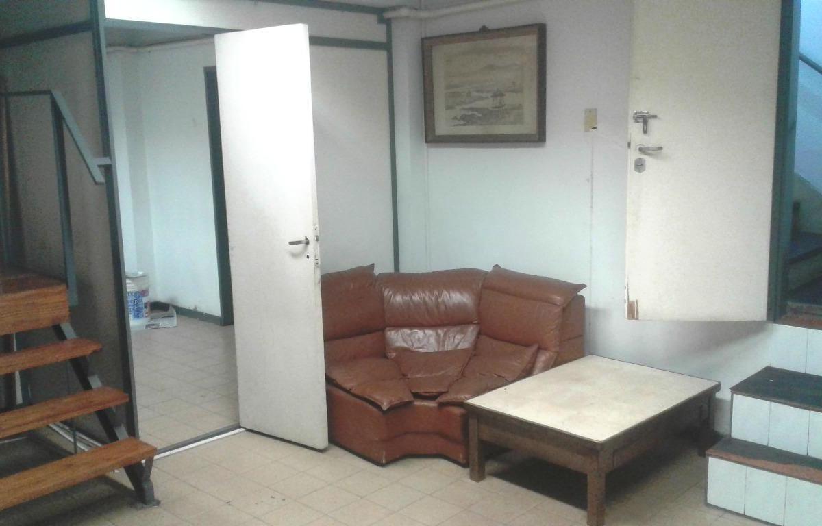 Venta Deposito con Vivienda Oficina en Flores 2