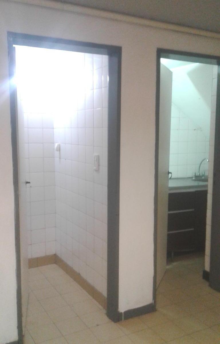 Venta Deposito con Vivienda Oficina en Flores 1