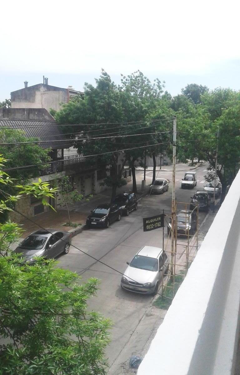 Venta Deposito con Vivienda Oficina en Flores 3
