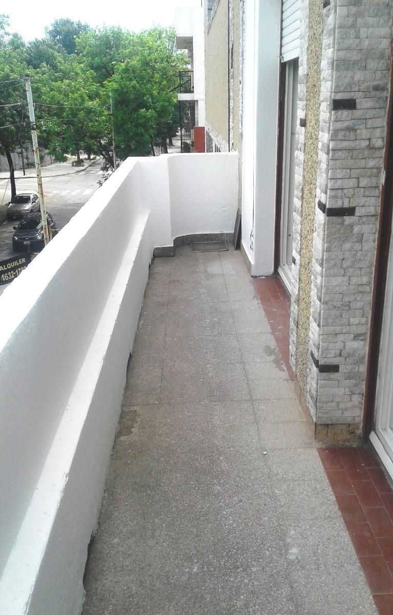 Venta Deposito con Vivienda Oficina en Flores 4