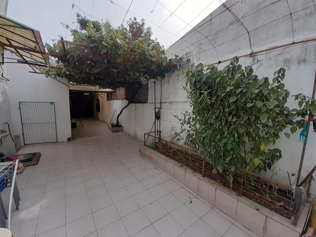 Casa con 422 m² y 5 habitaciones en venta en Parque Chacabuco