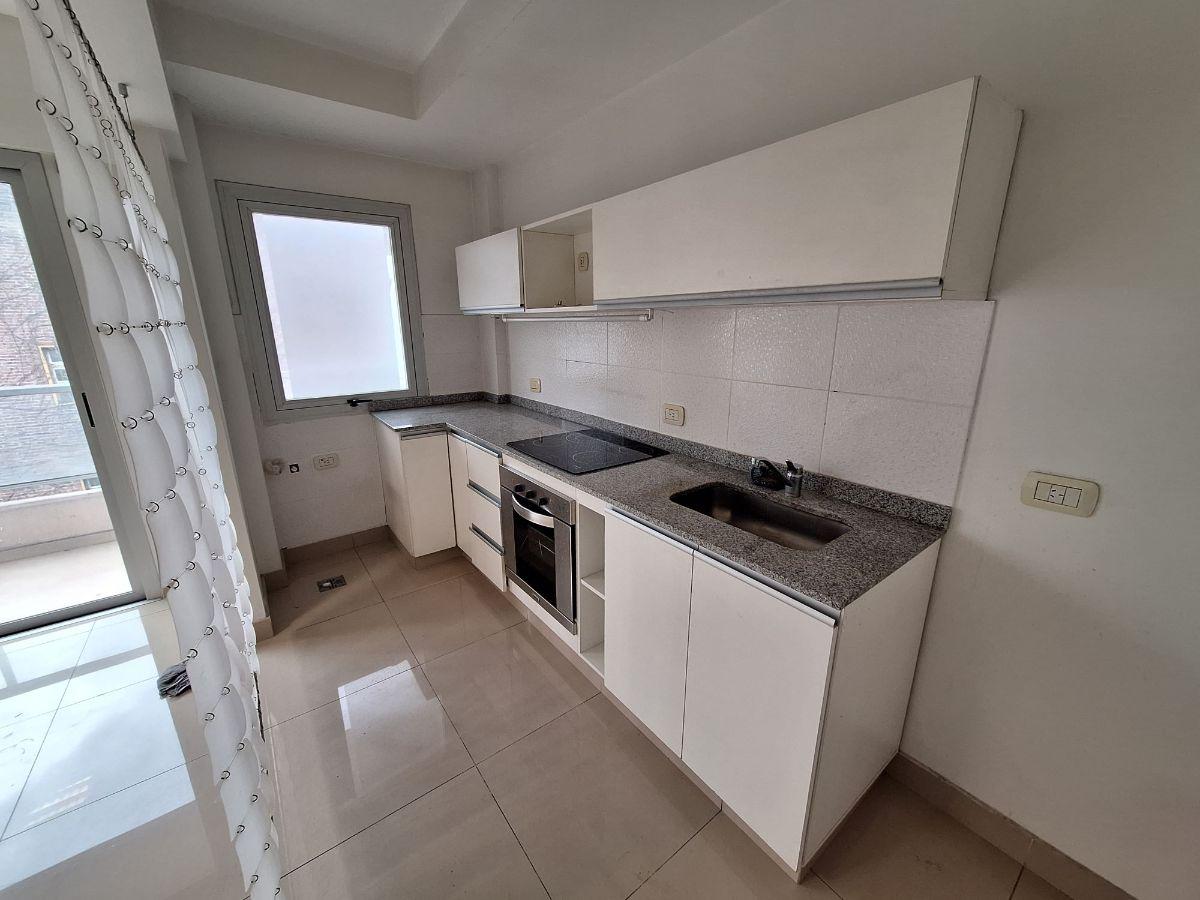 Foto de Oficina comercial de 50 m² en alquiler en Flores Norte, imagen 2