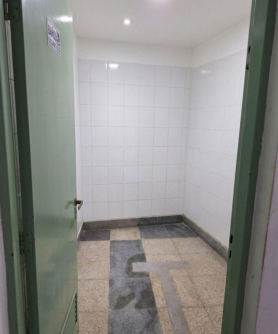Foto de Depósito de 500 m² con oficinas y cochera en alquiler en Parque, imagen 3