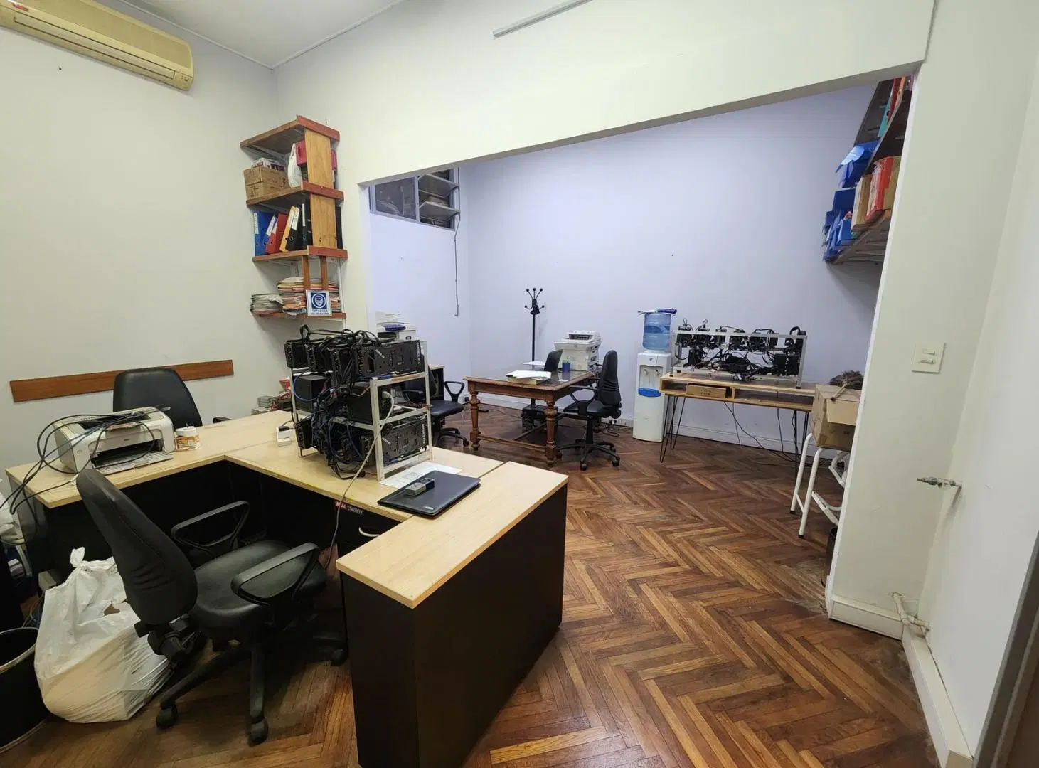 Conjunto de oficinas en edificio histórico - Monserrat 2
