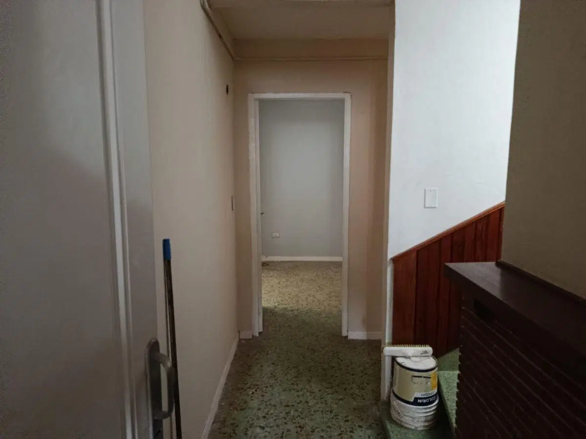 RIVADAVIA 970 LOCAL Y TRES DEPARTAMENTOS EN VENTA 4
