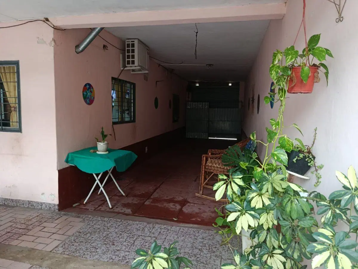 VENTA CASA A METROS DE LA AV URUGUAY 2
