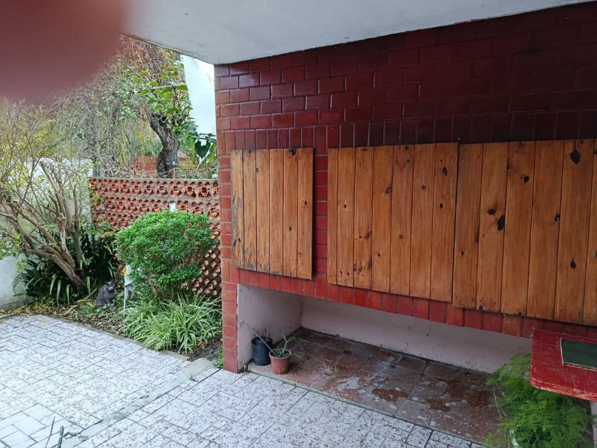 VENTA CASA A METROS DE LA AV URUGUAY 4