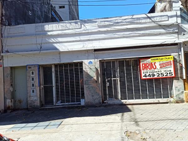 Alsina 1200, Inmueble compuesto 2 Locales y tres departamentos pasillo