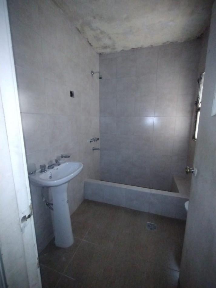 Amplio Departamento Tres Dorm. Sobre Avda. San Martin 5