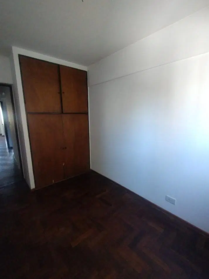 Departamento sobre Pellegrini 1
