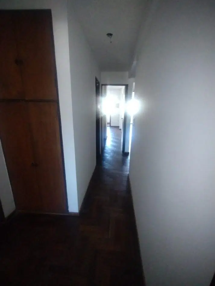 Departamento sobre Pellegrini 8