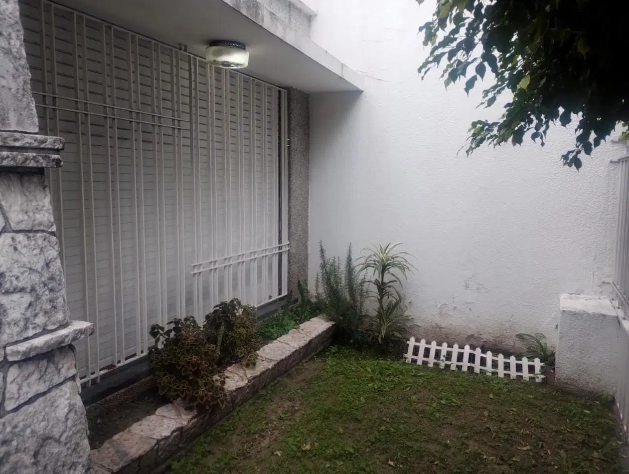 Importante casa de 3 dormitorios en barrio industrial 4