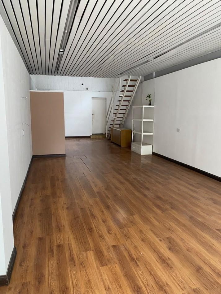 Foto de SAN MARTIN 1250 - AMPLIO LOCAL COMERCIAL A LA CALLE, imagen 3