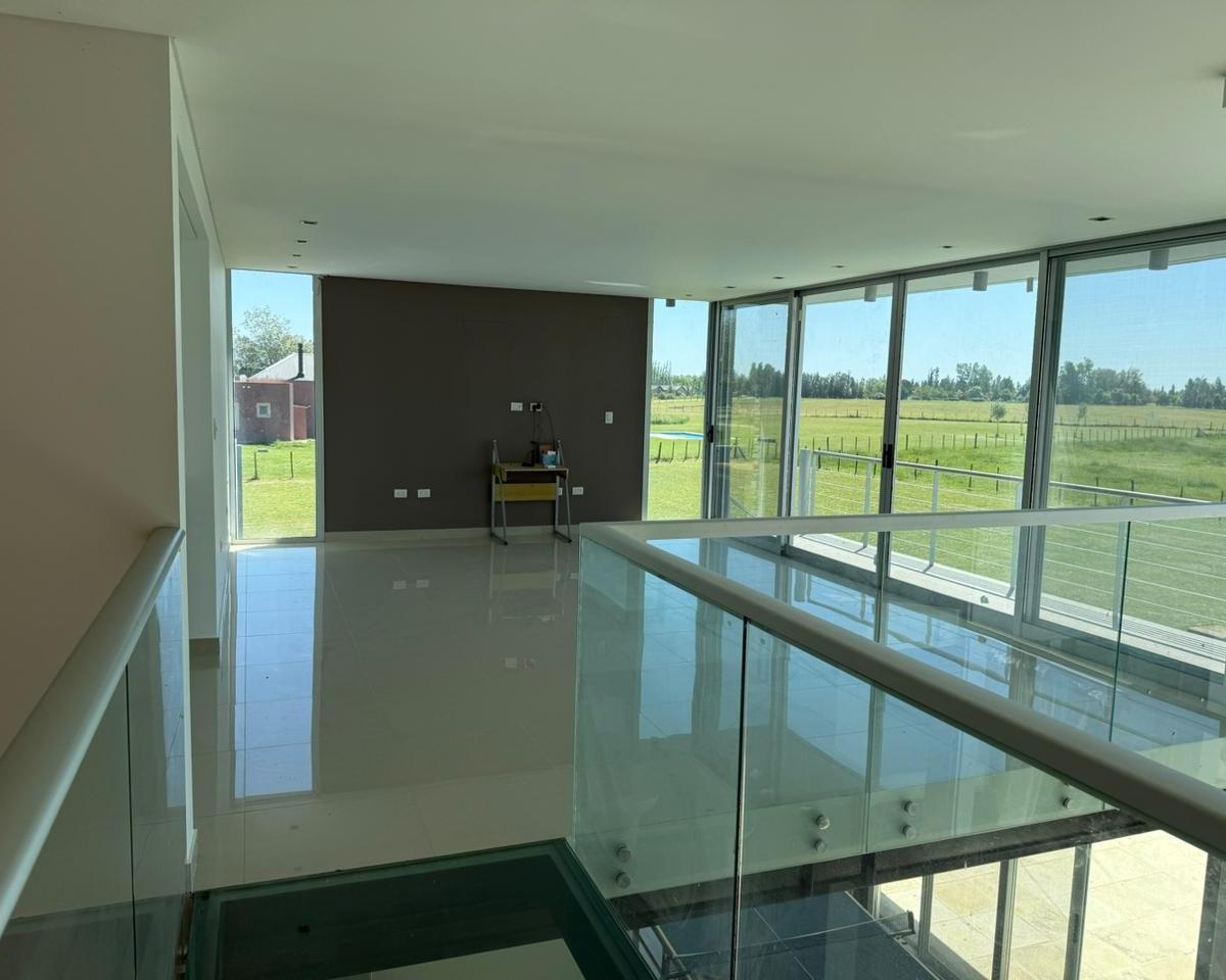 Foto de Excelente casa de 6 ambientes con pileta climatizada, imagen 2